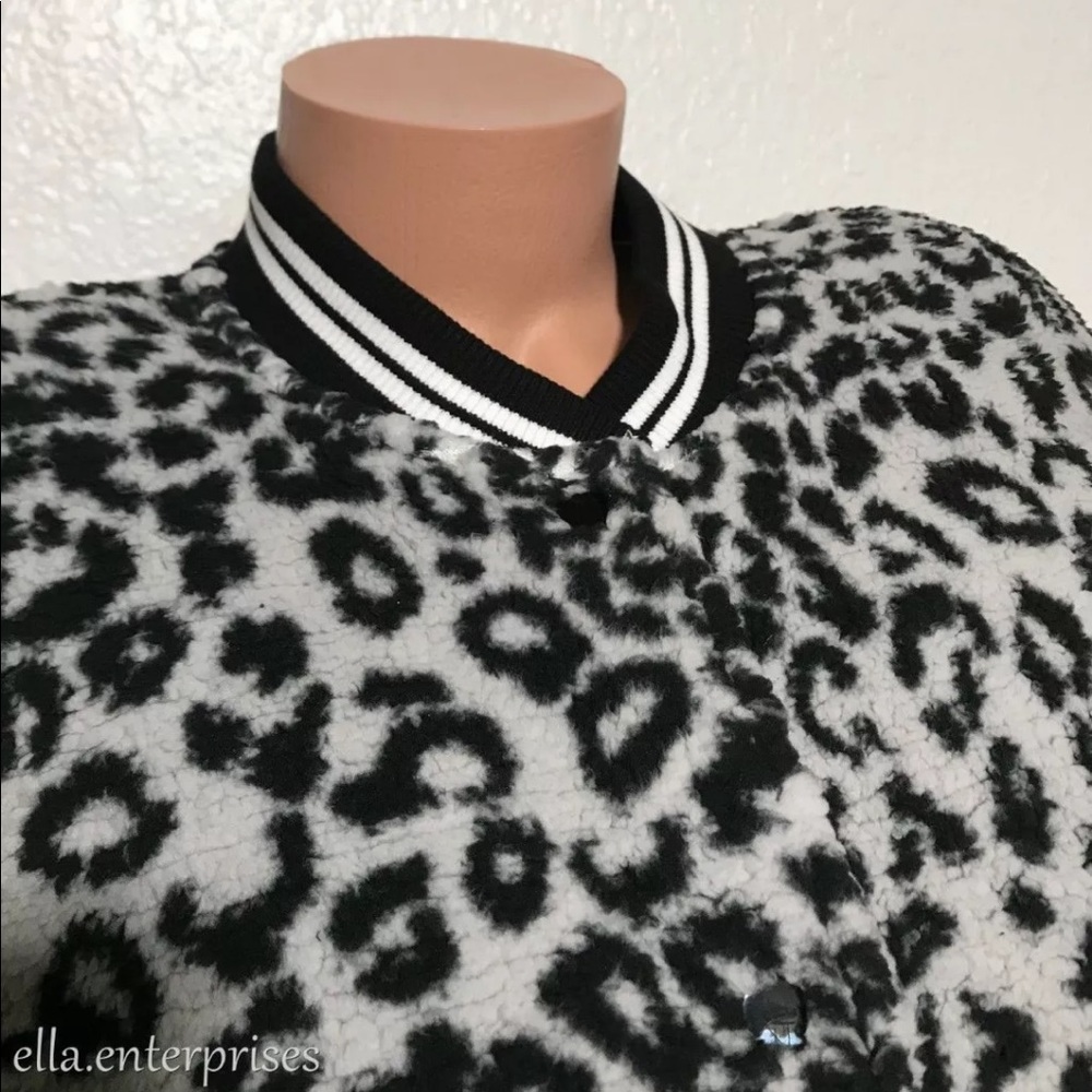 VS Pink Limited Gray Leopard Sherpa Bomber Jacket - Picture 2 of 8